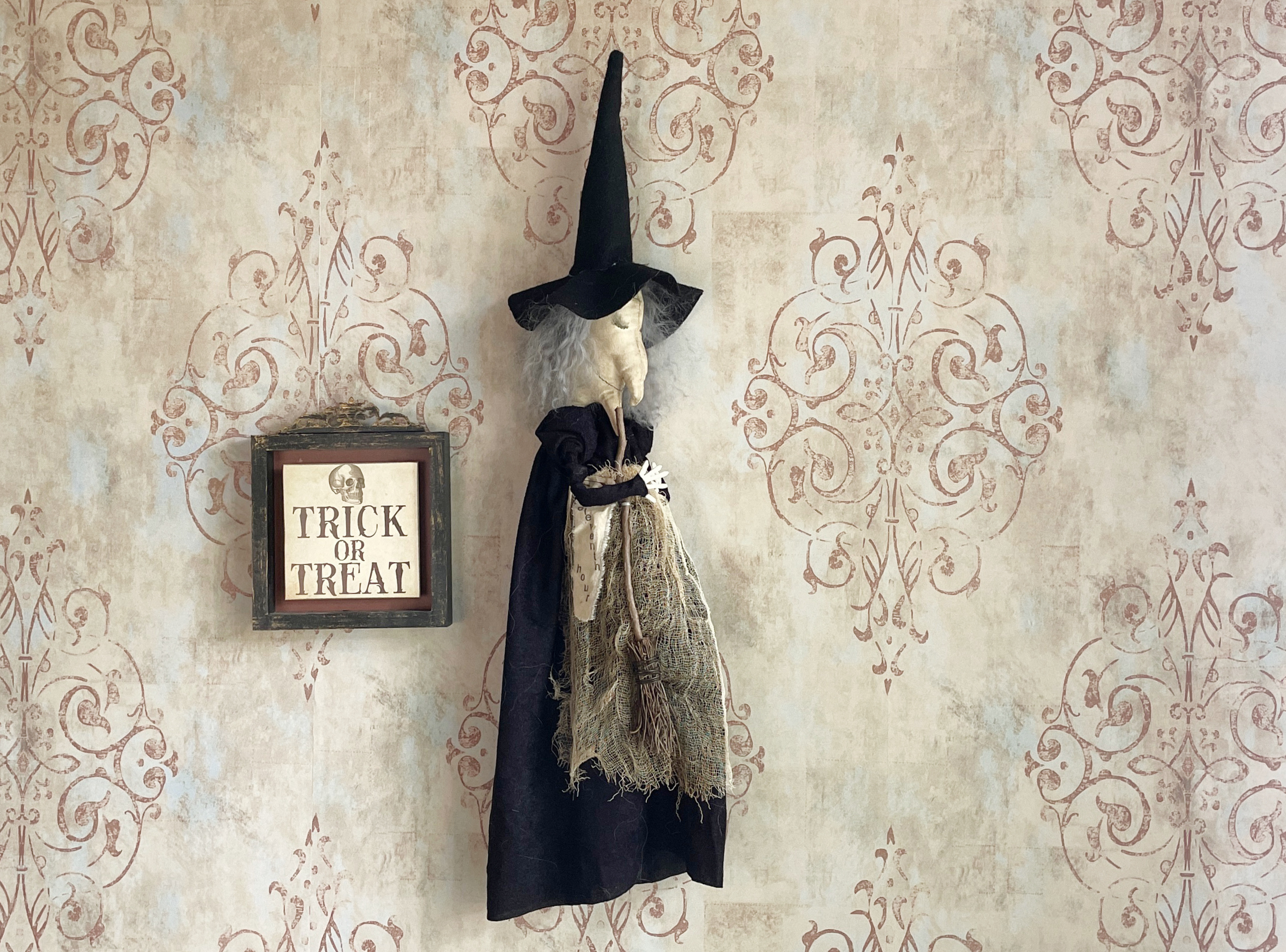 Rustic Witch Door Hanger / Halloween Witch Wall Decor / Primitive Autumn Witch / Kitchen Witch