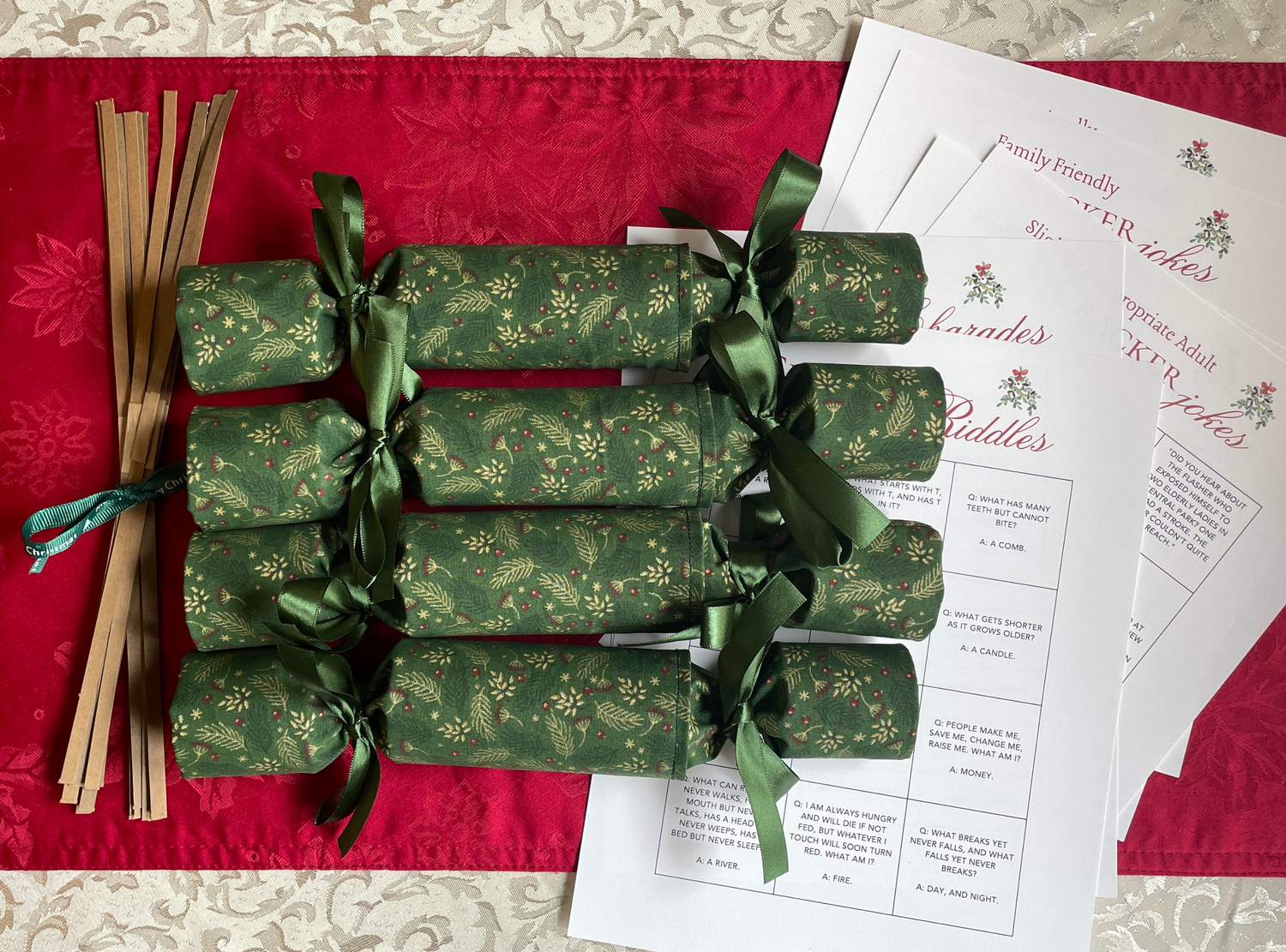 Handmade Christmas Crackers / British Christmas Tradition / Re-usable Fabric Christmas Crackers that Snap